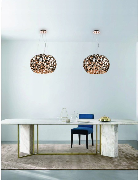 Lampa wisząca Carera Gold - nowoczesna elegancja z miedzianymi akcentami do biura i wnętrz mieszkalnych.