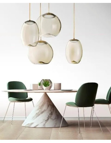 Lampa wisząca HELENA B LED w mosiężnym wykończeniu – nowoczesny dodatek do salonu, jadalni i biura.