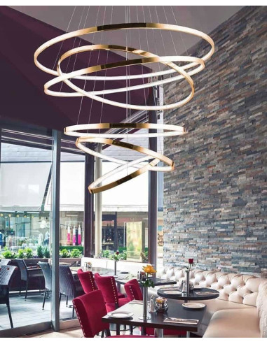 Lampa wisząca WHEEL 6 LONG DIMM w złotym kolorze – nowoczesny design z trójwymiarową strukturą dla eleganckiego wnętrza