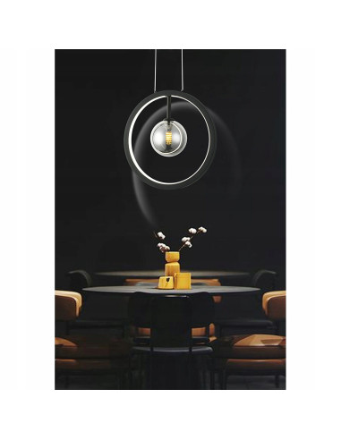 Lampa wisząca Omaha LED w stylu minimalistycznym - czarna, regulowana 40-120 cm, idealna do nowoczesnych wnętrz.