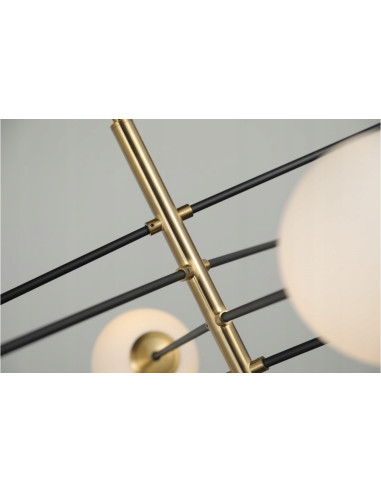 Lampa wisząca Oviedo z 8 białymi kloszami i złotą konstrukcją - eleganckie oświetlenie do wnętrz nowoczesnych.