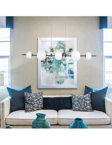 Lampa wisząca MILA - Nowoczesna lampa z 5 białymi kloszami na czarnej listwie do kuchni i salonu