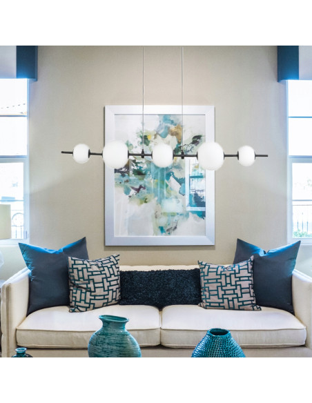 Lampa wisząca MILA - Nowoczesna lampa z 5 białymi kloszami na czarnej listwie do kuchni i salonu