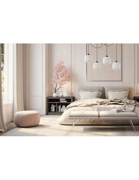 Lampa sufitowa RIFFLE z regulowanymi kloszami, elegancka w czerni i bieli, idealna do nowoczesnego wnętrza.