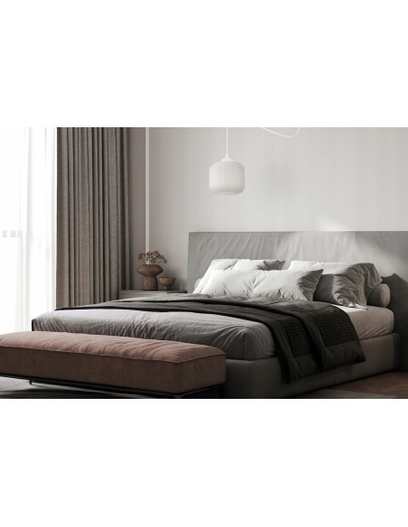 Elegancka lampa wisząca RIFFLE z regulacją wysokości i szklanym kloszem - idealna do salonu i jadalni, biały kolor.