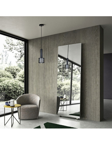 Lampa wisząca Amo w złotym wykończeniu - eleganckie oświetlenie industrialne do nowoczesnych wnętrz.