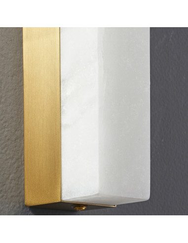 Elegancki kinkiet BLOCK z naturalnego marmuru i mosiądzu do nowoczesnych wnętrz - luksusowe oświetlenie.