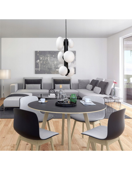 Lampa wisząca OMI z kulistymi kloszami G9 w eleganckim czarno-białym stylu do nowoczesnych wnętrz.
