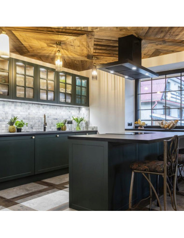 Lampa sufitowa PIEGA - biała z złotym stelażem, elegancki element nowoczesnego wystroju wnętrz