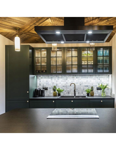 Lampa sufitowa PIEGA - biała z złotym stelażem, elegancki element nowoczesnego wystroju wnętrz