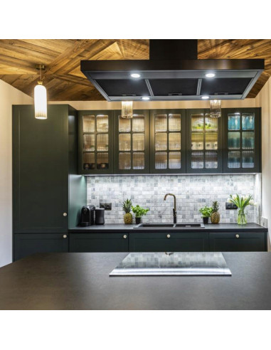 Elegancka lampa wisząca PIEGA w złotym kolorze z otwartym kloszem - idealna do jadalni i salonu.