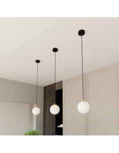 Lampa wisząca ROYAL, minimalistyczna kula biała z złotymi akcentami, eleganckie oświetlenie do salonu i kuchni