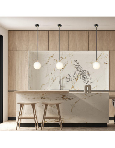 Lampa wisząca ROYAL, minimalistyczna kula biała z złotymi akcentami, eleganckie oświetlenie do salonu i kuchni