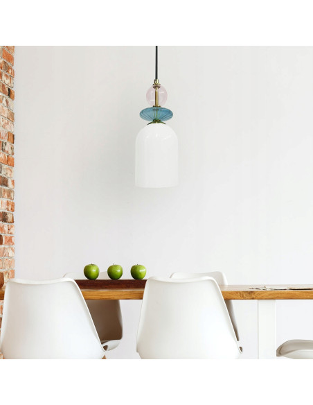 Lampa wisząca Tropea - elegancka w stylu retro, dostępna w białym, turkusowym i brudnym różu, idealna do każdego wnętrza.