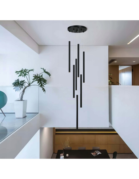 Nowoczesna lampa wisząca Lungo 7, czarna, z regulacją wysokości – eleganckie oświetlenie do salonu i biura.
