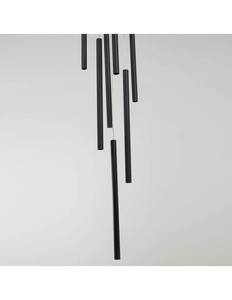 Nowoczesna lampa wisząca Lungo 7, czarna, z regulacją wysokości – eleganckie oświetlenie do salonu i biura.