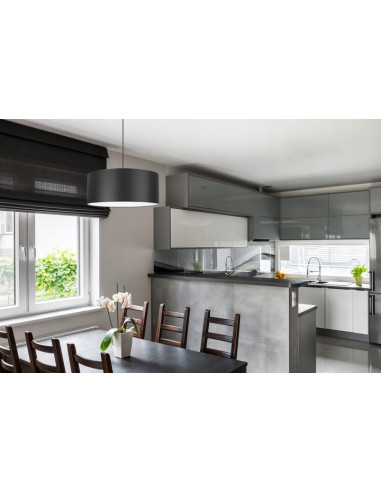 Lampa wisząca SHADE z eleganckim abażurem, efektowne oświetlenie do salonu i sypialni, kolor czarny, stylowy design.