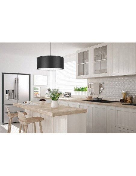 Lampa wisząca SHADE z eleganckim abażurem, efektowne oświetlenie do salonu i sypialni, kolor czarny, stylowy design.