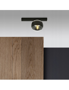 Czyż nie stylowa? Minimalistyczna kula FIT z czarną tasiemką - elegancki plafon do nowoczesnych wnętrz i biur.