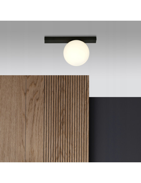 Lampa sufitowa FIT w stylu industrialnym - eleganckie i minimalistyczne oświetlenie do biura oraz jadalni.