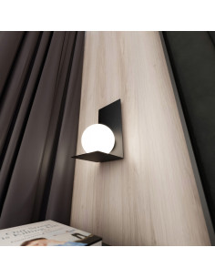 Kinkiet FORM – eleganckie oświetlenie ścienne w minimalistycznym stylu, dostępne w kolorach białym i czarnym