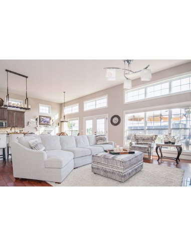 Nowoczesny plafon sufitowy Dasti 3 - srebrny, z 3 białymi kloszami, idealny do korytarza i różnych wnętrz