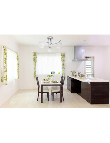 Nowoczesny plafon sufitowy Dasti 3 - srebrny, z 3 białymi kloszami, idealny do korytarza i różnych wnętrz