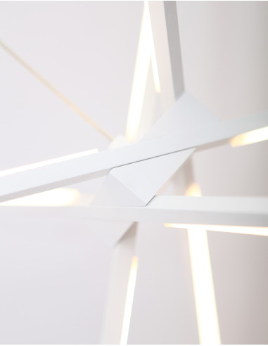 Elegancki żyrandol LED Spider w białym kolorze, 200 cm, nowoczesne oświetlenie do salonu, stylowe akcenty wnętrzarskie.