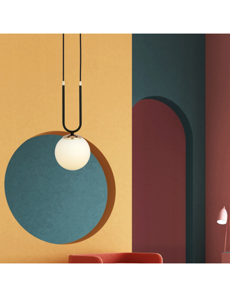 Lampa wisząca GLAM 1 – szklana kula z złotymi akcentami, elegancki dodatek do nowoczesnych wnętrz