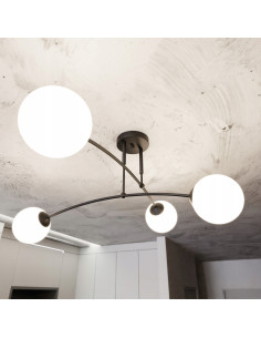 Lampa sufitowa PREGOS z krzyżowanymi ramionami i mlecznym kloszem – nowoczesna elegancja do jadalni i salonu