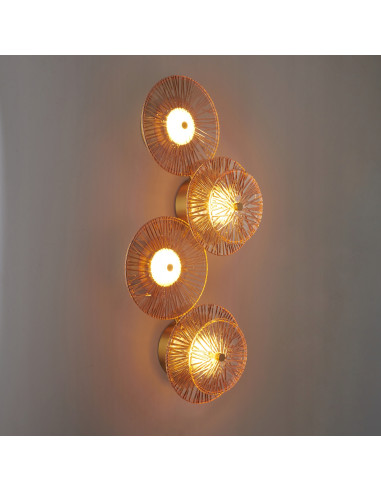 Kinkiet LUXIO-4 w bursztynie, elegancka lampa ścienna LED do nowoczesnych wnętrz, 61 cm wysokości, złoty mosiądz.