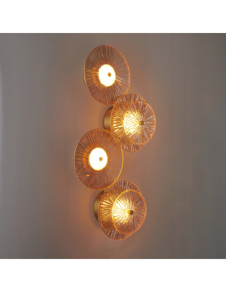 Kinkiet LUXIO-4 w bursztynie, elegancka lampa ścienna LED do nowoczesnych wnętrz, 61 cm wysokości, złoty mosiądz.