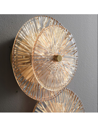 Kinkiet LUXIO-4 w bursztynie, elegancka lampa ścienna LED do nowoczesnych wnętrz, 61 cm wysokości, złoty mosiądz.