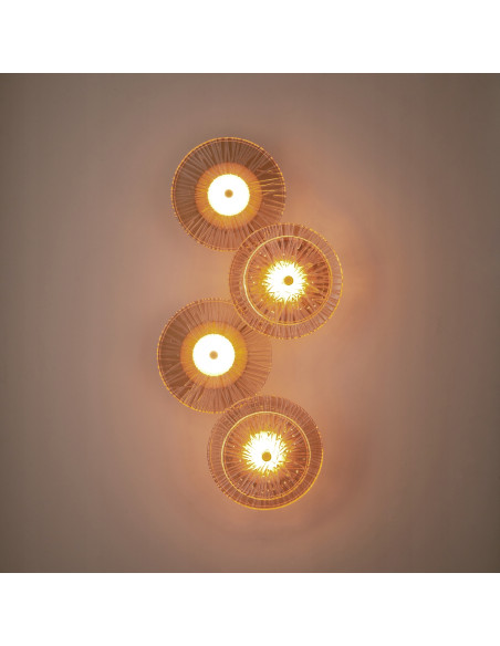 Kinkiet LUXIO-4 w bursztynie, elegancka lampa ścienna LED do nowoczesnych wnętrz, 61 cm wysokości, złoty mosiądz.