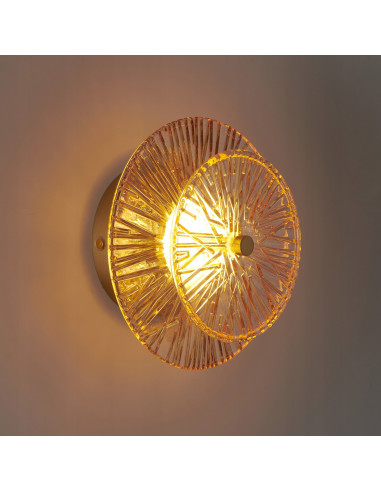 Kinkiet LUXIO w kolorze bursztynowym - nowoczesna lampa LED do salonu, sypialni i biura, elegancki design.