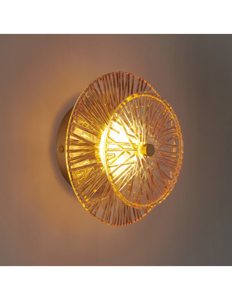 Kinkiet LUXIO w kolorze bursztynowym - nowoczesna lampa LED do salonu, sypialni i biura, elegancki design.