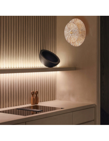 Kinkiet LUXIO w kolorze bursztynowym - nowoczesna lampa LED do salonu, sypialni i biura, elegancki design.