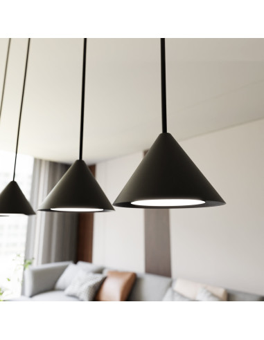 Lampa wisząca ELIT 3 BLACK - Nowoczesna potrójna listwa oświetleniowa w minimalistycznym stylu do eleganckich wnętrz.
