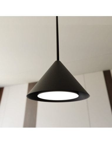 Lampa wisząca ELIT 3 BLACK - Nowoczesna potrójna listwa oświetleniowa w minimalistycznym stylu do eleganckich wnętrz.