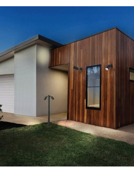 Elegancki dwuskrzydłowy słupek ogrodowy ROLF 2 IP44 z reflektorami – idealne oświetlenie do ogrodu i tarasu