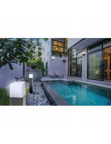 Lampa ogrodowa SORANO 500 - Czarna lampa słupkowa IP54 do tarasu i ogrodu, elegancka i funkcjonalna