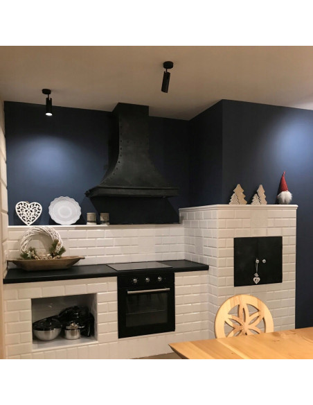 Kinkiet Futuro w kolorze czarnym – eleganckie oświetlenie minimalistyczne do biura i kuchni