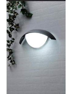 Kinkiet ścienny TESS 60W w kształcie kuli - nowoczesne oświetlenie do wnętrz i ogrodów, elegancki design.