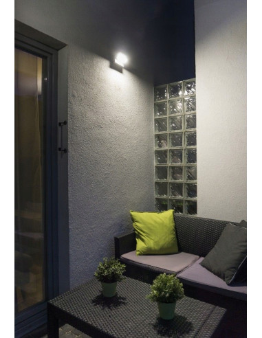 Nowoczesny kinkiet ogrodowy Rota RT-K100 z regulacją kierunku światła - eleganckie oświetlenie do Twojego ogrodu