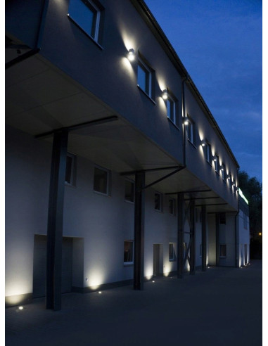 Lampa ścienna ADELA IP54 czarna z podwójnym oświetleniem, nowoczesny design do przestrzeni zewnętrznych