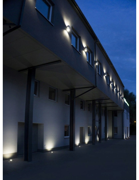 Lampa ścienna ADELA IP54 czarna z podwójnym oświetleniem, nowoczesny design do przestrzeni zewnętrznych