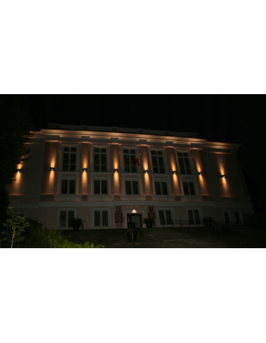 Nowoczesna lampa ścienna ADELA do użytku zewnętrznego, czarna tuba z aluminium i szkła, E27, efektywne oświetlenie tarasu