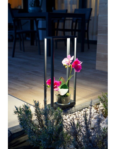 Elegancki słupek oświetleniowy LED ARMA AR-500 w prostokątnej aluminiowej ramie do ogrodu i przestrzeni zewnętrznych