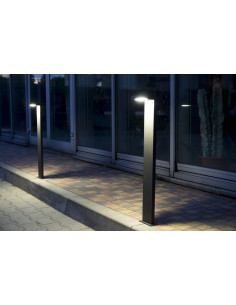 Lampa zewnętrzna Karo KR-780 - nowoczesna lampa LED o eleganckim designie w szarym kolorze, idealna do ogrodu.