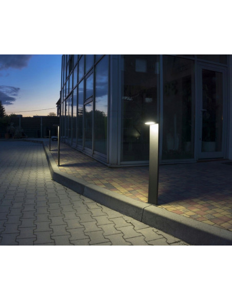 Lampa zewnętrzna Karo KR-780 - nowoczesna lampa LED o eleganckim designie w szarym kolorze, idealna do ogrodu.